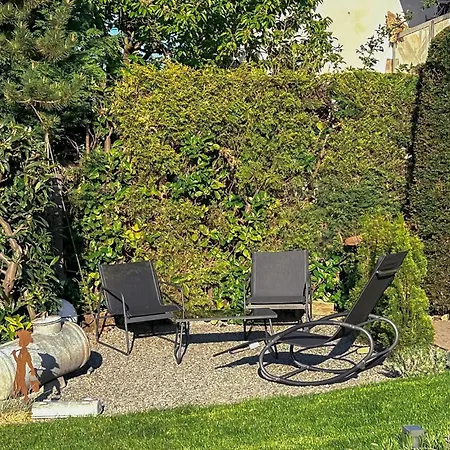 Apartment 2 Bedroom Cozy In